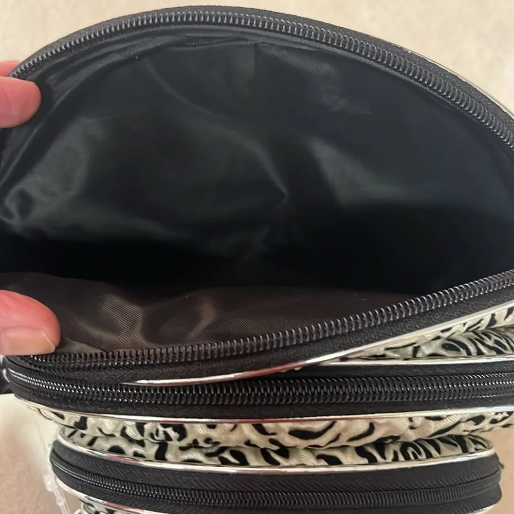 Allegro 5-Piece Rosette Pattern Cosmetic/Travel Bags - Picture 2 of 7